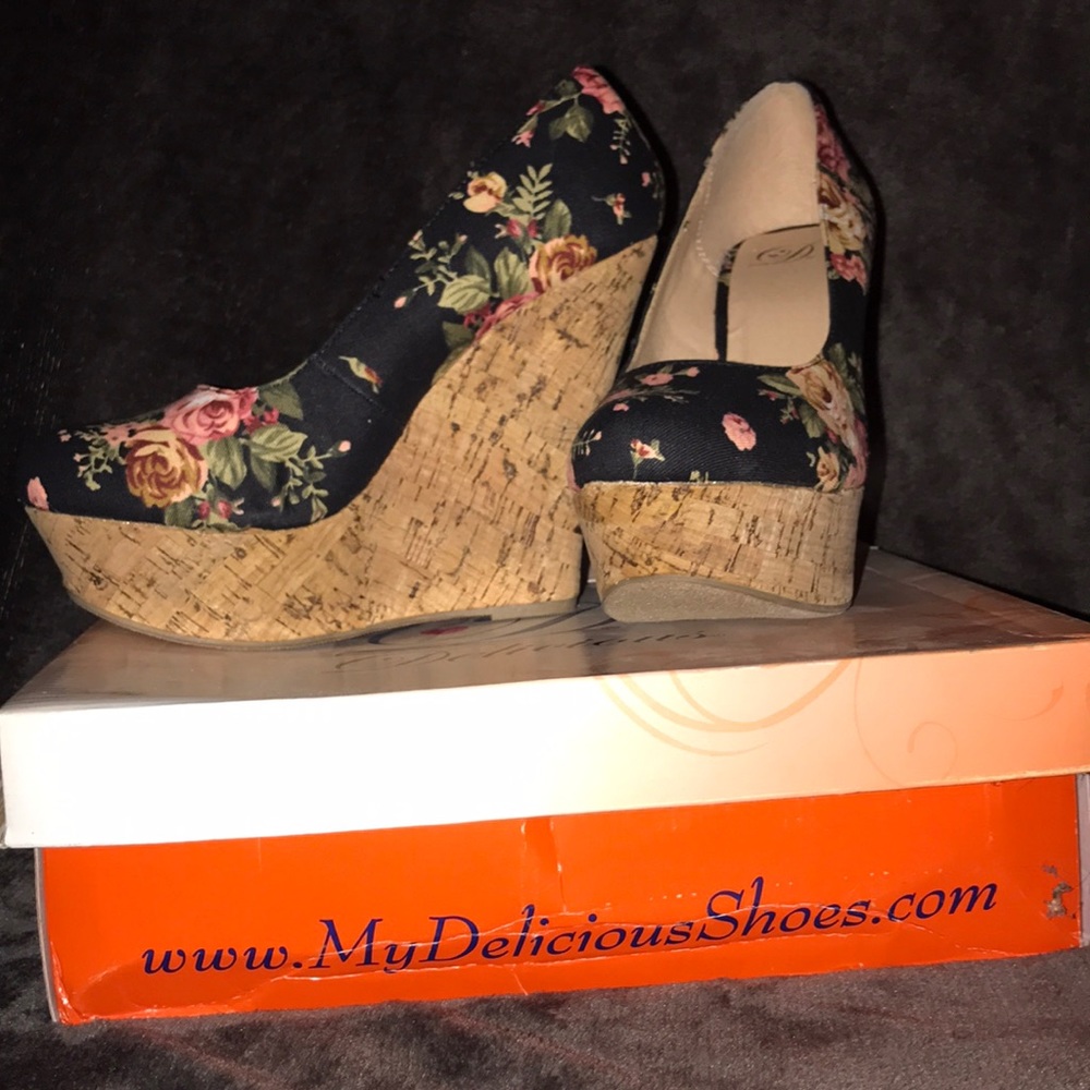 Black rose wedge